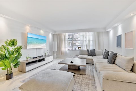 Condominio en venta en Miami Beach, Florida, 1 dormitorio, 86.4 m2 № 986413 - foto 10