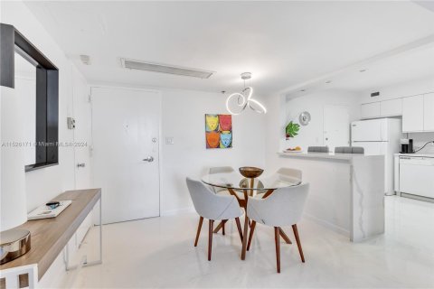 Condominio en venta en Miami Beach, Florida, 1 dormitorio, 86.4 m2 № 986413 - foto 13