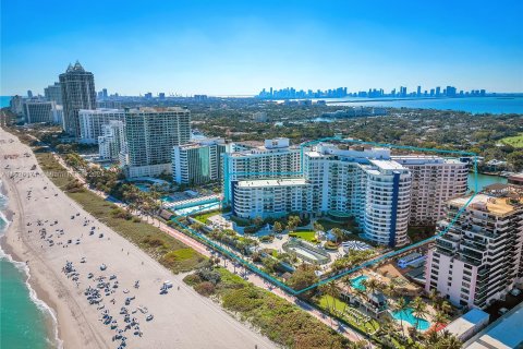 Condo in Miami Beach, Florida, 1 bedroom  № 986413 - photo 29