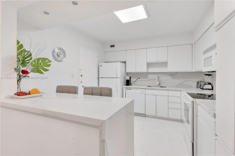 Copropriété à vendre à Miami Beach, Floride: 1 chambre, 86.4 m2 № 986413 - photo 2