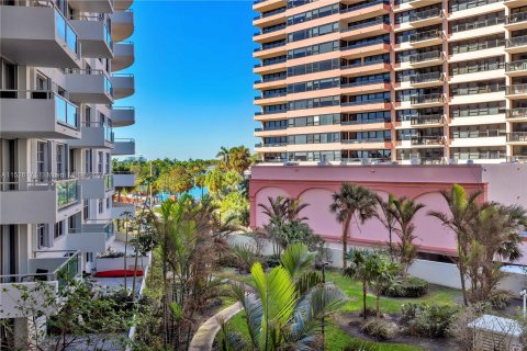 Condominio en venta en Miami Beach, Florida, 1 dormitorio, 86.4 m2 № 986413 - foto 20