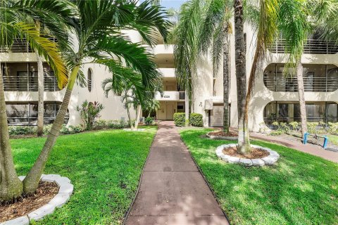 Copropriété à vendre à Boca Raton, Floride: 2 chambres, 118.54 m2 № 1309494 - photo 1