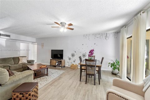 Condo in Boca Raton, Florida, 2 bedrooms  № 1309494 - photo 11