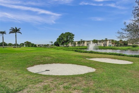 Condo in Coconut Creek, Florida, 2 bedrooms  № 1132947 - photo 19