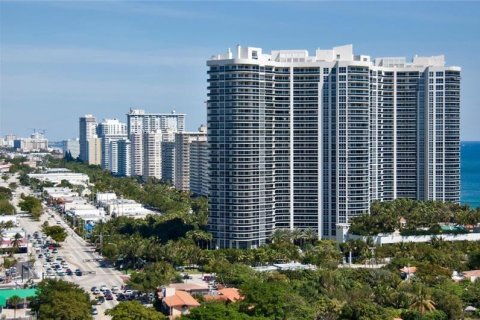 Condo in Fort Lauderdale, Florida, 2 bedrooms  № 962310 - photo 20