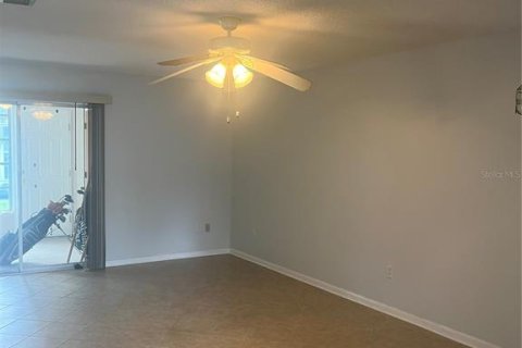 Condo in DeLand, Florida, 2 bedrooms  № 1312965 - photo 4