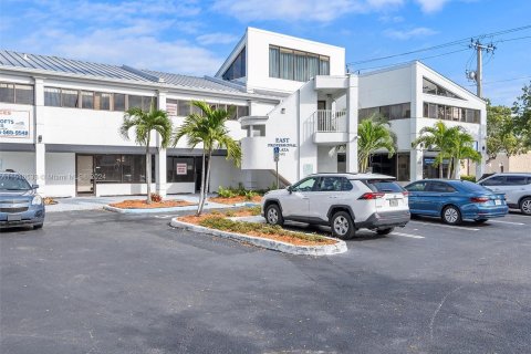 Купить коммерческую недвижимость в Окленд-Парк, Флорида № 938232 - фото 6
