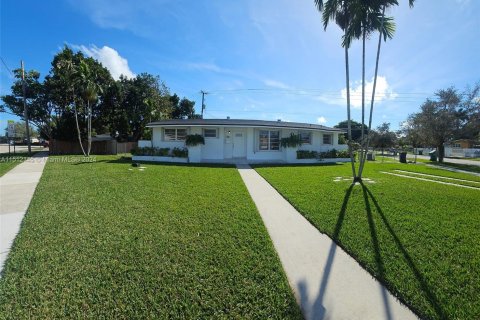 Купить виллу или дом в Катлер-Бей, Флорида 4 спальни, 155.8м2, № 944821 - фото 5