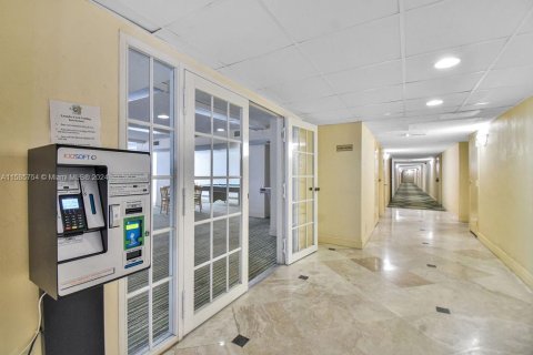 Condominio en venta en Hallandale Beach, Florida, 1 dormitorio, 99.87 m2 № 1176412 - foto 26