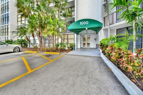Condominio en venta en Hallandale Beach, Florida, 1 dormitorio, 99.87 m2 № 1176412 - foto 10