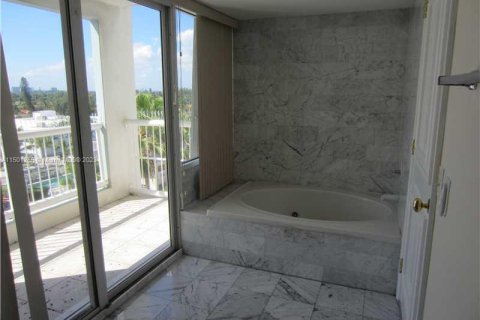 Condominio en venta en Surfside, Florida, 2 dormitorios, 147.71 m2 № 911332 - foto 8