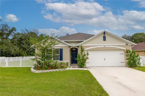 Villa ou maison à louer à Deltona, Floride: 4 chambres, 169.83 m2 № 1358338 - photo 1