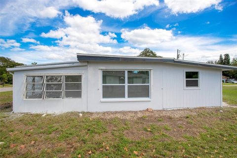 House in Port Richey, Florida 3 bedrooms, 115.2 sq.m. № 1409935 - photo 16