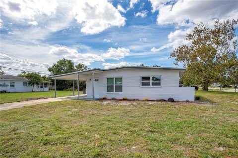 House in Port Richey, Florida 3 bedrooms, 115.2 sq.m. № 1409935 - photo 2