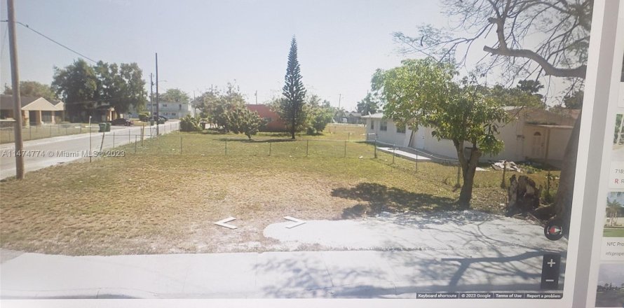 Land in Homestead, Florida № 786142