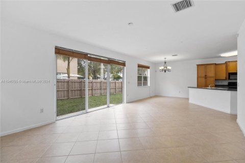 Villa ou maison à vendre à Miramar, Floride: 4 chambres, 190.82 m2 № 1094912 - photo 5