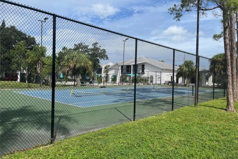 Condo in Largo, Florida, 1 bedroom  № 1379653 - photo 19