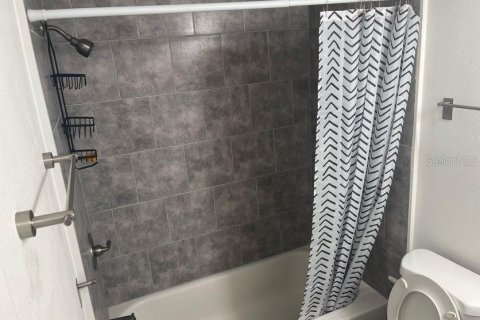 Condo in Largo, Florida, 1 bedroom  № 1379653 - photo 10