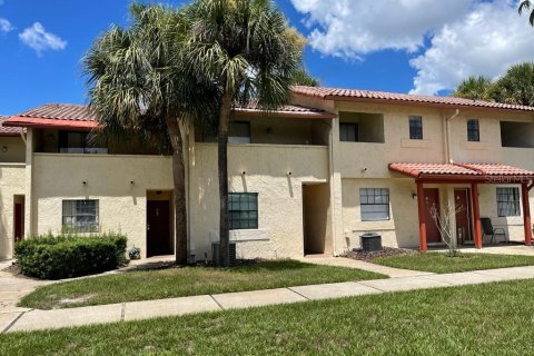 Condo in Orlando, Florida, 2 bedrooms  № 1355867 - photo 1