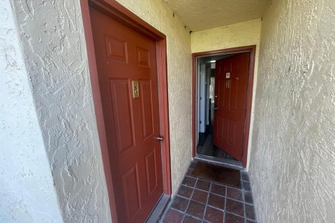 Condo in Orlando, Florida, 2 bedrooms  № 1355867 - photo 23