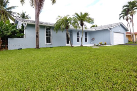 Купить виллу или дом в Корал-Спрингс, Флорида 3 спальни, 181.53м2, № 1235820 - фото 1