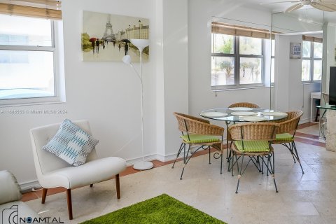 Condo in Miami Beach, Florida, 1 bedroom  № 1430064 - photo 8