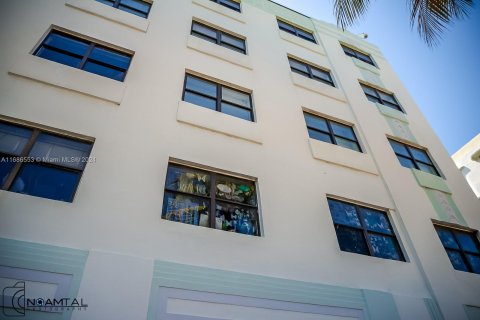 Condo in Miami Beach, Florida, 1 bedroom  № 1430064 - photo 18