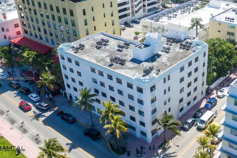 Condo in Miami Beach, Florida, 1 bedroom  № 1430064 - photo 1