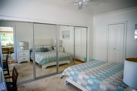 Condo in Miami Beach, Florida, 1 bedroom  № 1430064 - photo 11