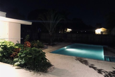 Villa ou maison à vendre à Palmetto Bay, Floride: 4 chambres, 251.58 m2 № 925094 - photo 4