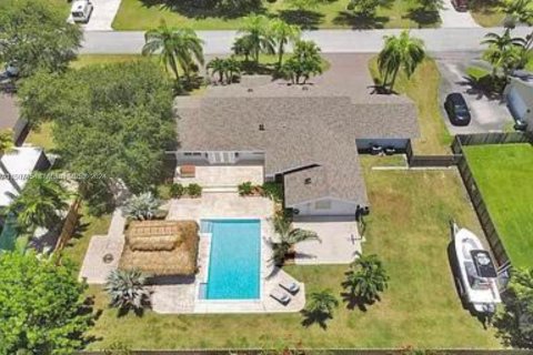 Casa en venta en Palmetto Bay, Florida, 4 dormitorios, 251.58 m2 № 925094 - foto 1
