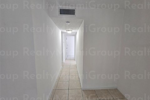 Condominio en venta en Lauderdale Lakes, Florida, 2 dormitorios, 102.19 m2 № 870982 - foto 15