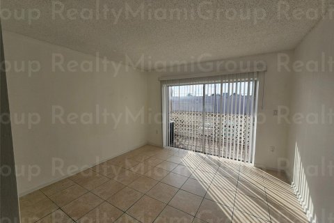 Condominio en venta en Lauderdale Lakes, Florida, 2 dormitorios, 102.19 m2 № 870982 - foto 23