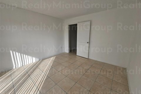 Condo in Lauderdale Lakes, Florida, 2 bedrooms  № 870982 - photo 19