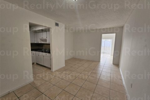 Condominio en venta en Lauderdale Lakes, Florida, 2 dormitorios, 102.19 m2 № 870982 - foto 29