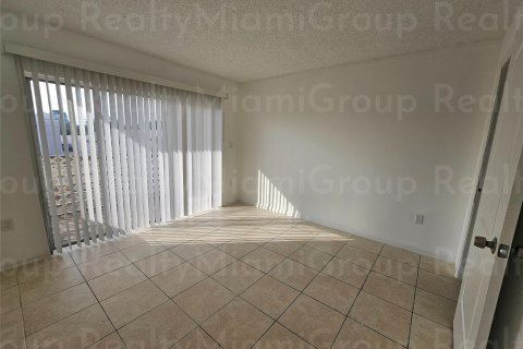 Condo in Lauderdale Lakes, Florida, 2 bedrooms  № 870982 - photo 20