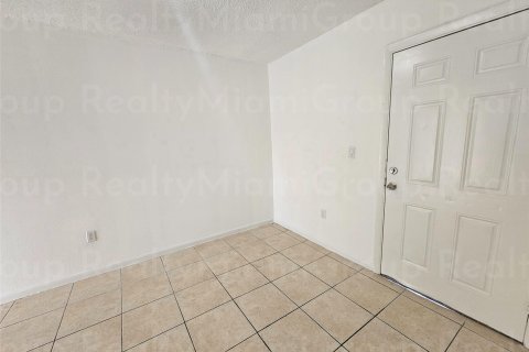 Condo in Lauderdale Lakes, Florida, 2 bedrooms  № 870982 - photo 27