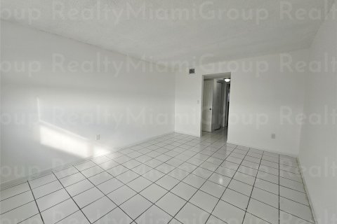 Condominio en venta en Lauderdale Lakes, Florida, 2 dormitorios, 102.19 m2 № 870982 - foto 10