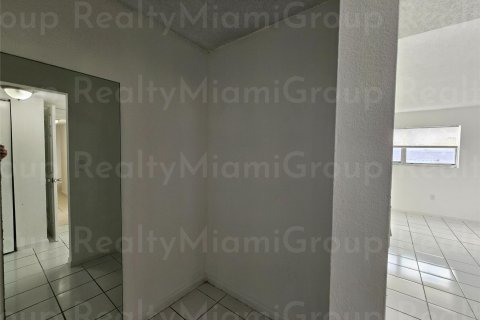 Condo in Lauderdale Lakes, Florida, 2 bedrooms  № 870982 - photo 8