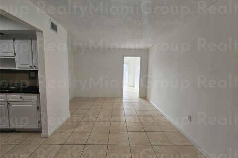 Condominio en venta en Lauderdale Lakes, Florida, 2 dormitorios, 102.19 m2 № 870982 - foto 28