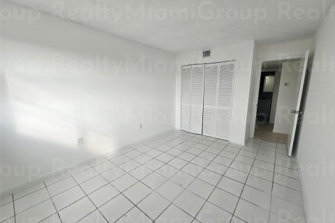 Condominio en venta en Lauderdale Lakes, Florida, 2 dormitorios, 102.19 m2 № 870982 - foto 11