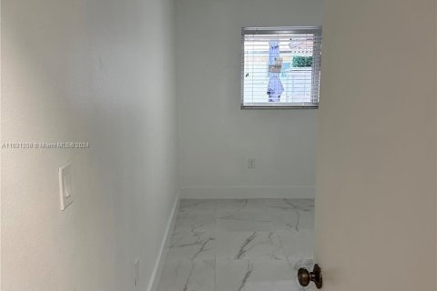 Immobilier commercial à vendre à Hialeah, Floride: 281.49 m2 № 1291850 - photo 29