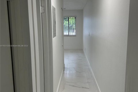 Immobilier commercial à vendre à Hialeah, Floride: 281.49 m2 № 1291850 - photo 24