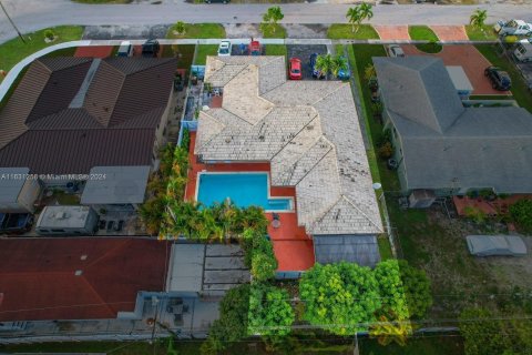 Immobilier commercial à vendre à Hialeah, Floride: 281.49 m2 № 1291850 - photo 2