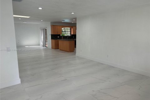 Immobilier commercial à vendre à Hialeah, Floride: 281.49 m2 № 1291850 - photo 5