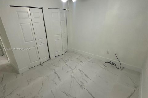 Immobilier commercial à vendre à Hialeah, Floride: 281.49 m2 № 1291850 - photo 25