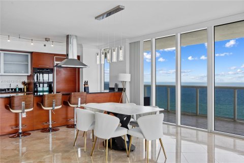 Copropriété à vendre à Hallandale Beach, Floride: 3 chambres, 191.84 m2 № 1291903 - photo 2