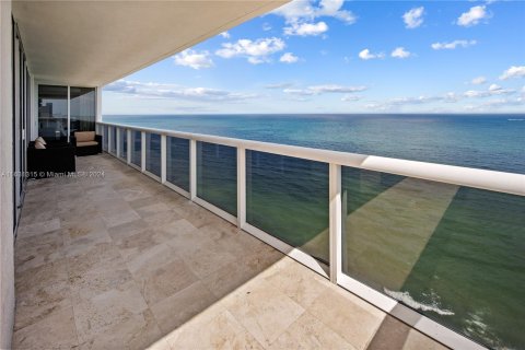 Copropriété à vendre à Hallandale Beach, Floride: 3 chambres, 191.84 m2 № 1291903 - photo 19