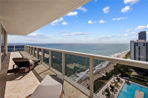 Condo in Hallandale Beach, Florida, 3 bedrooms  № 1291903 - photo 21