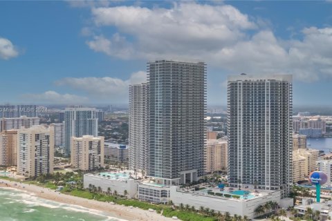 Condominio en venta en Hallandale Beach, Florida, 3 dormitorios, 191.84 m2 № 1291903 - foto 22